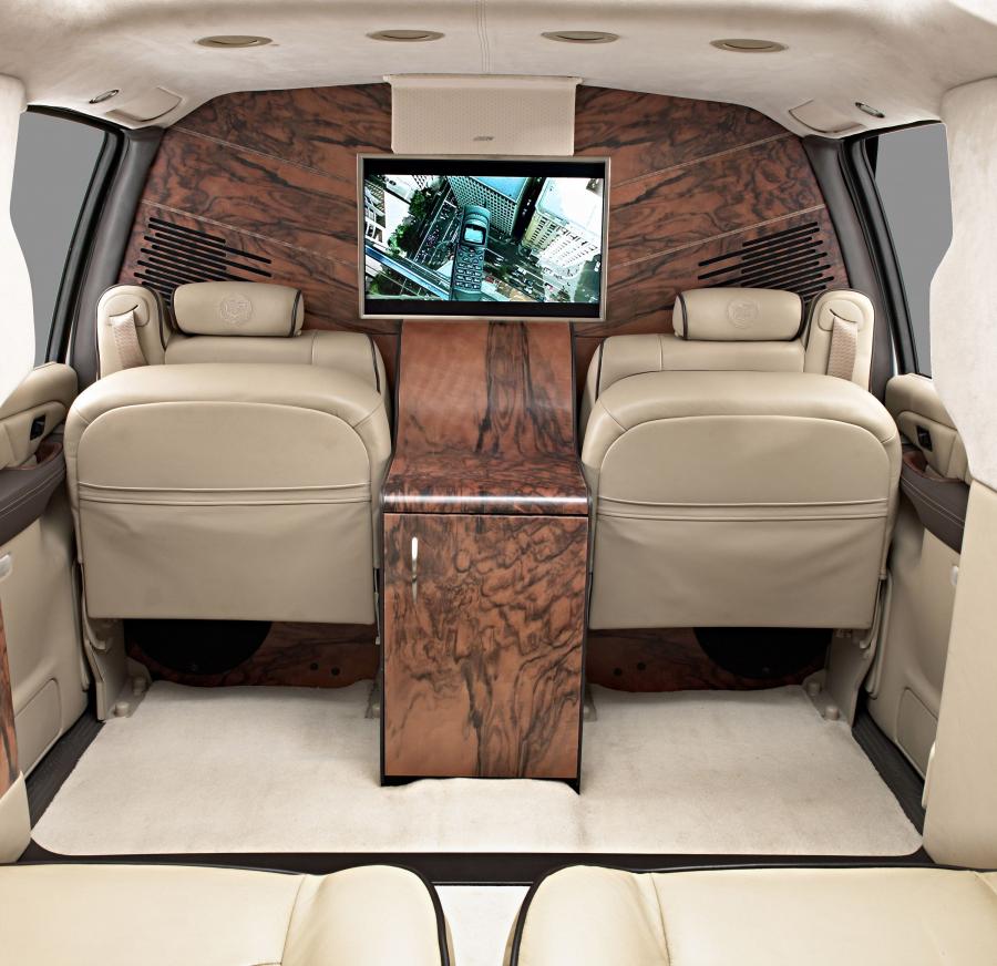  Cadillac Escalade ESV Executive Edition Concept 2003 года  (фото 7 из 16)